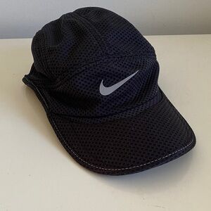 Nike Daybreak Dri-Fit Mesh Black Hat, 7 panel